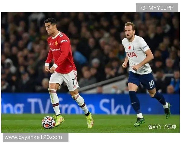 曼联在英超对阵热刺的比赛中遗憾落败，球队状态堪忧